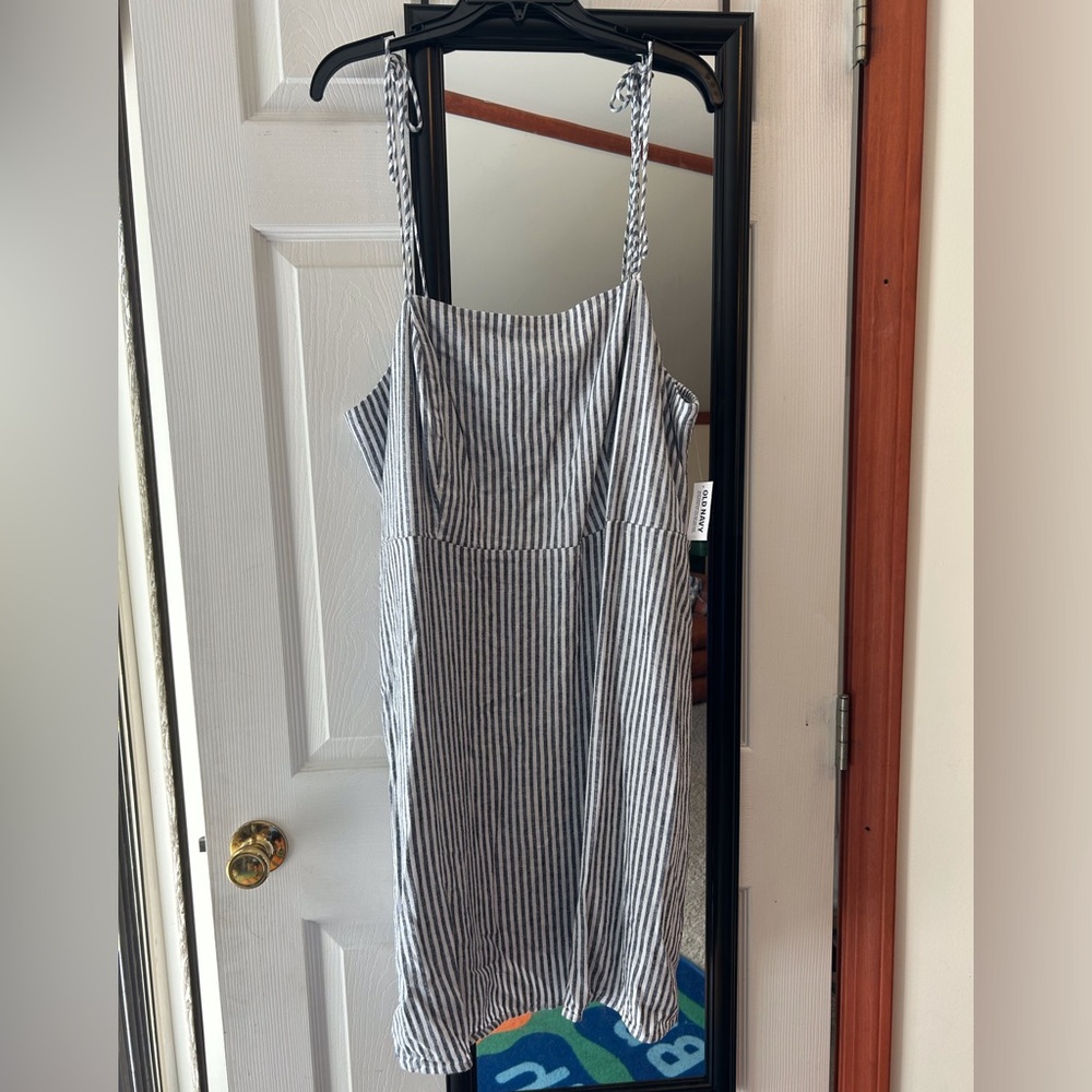 Old Navy Black and White Spaghetti Strap Mini Sundress New with Tags